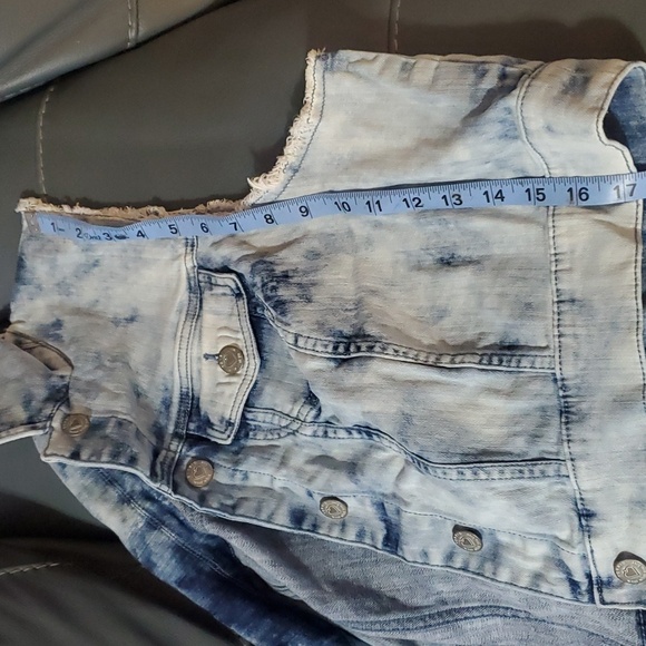Torrid Size 2 (2X) Jean Vest Jacket Stone Wash Distressed - Picture 6 of 6